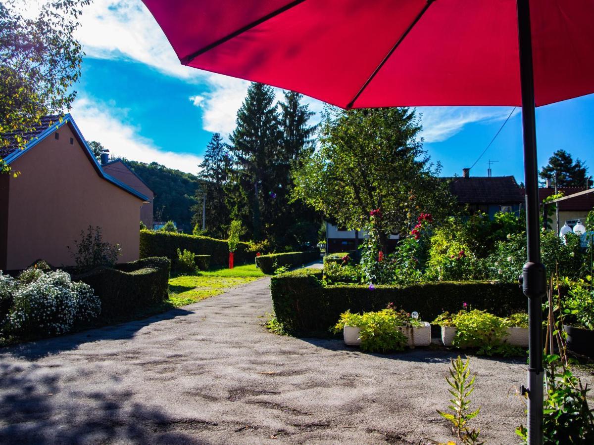 Dubovac Apartment *